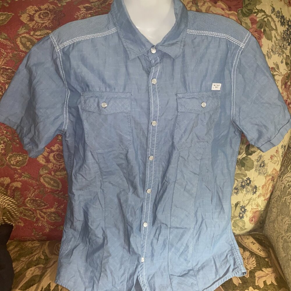 DISNEY PARKS AUTHENTIC WOMEN'S TOP SHORT SLEEVE BUTTON UP SMALL BLUE DENIM SNAP